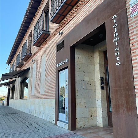 Готель Casa Lola Руеда Екстер'єр фото