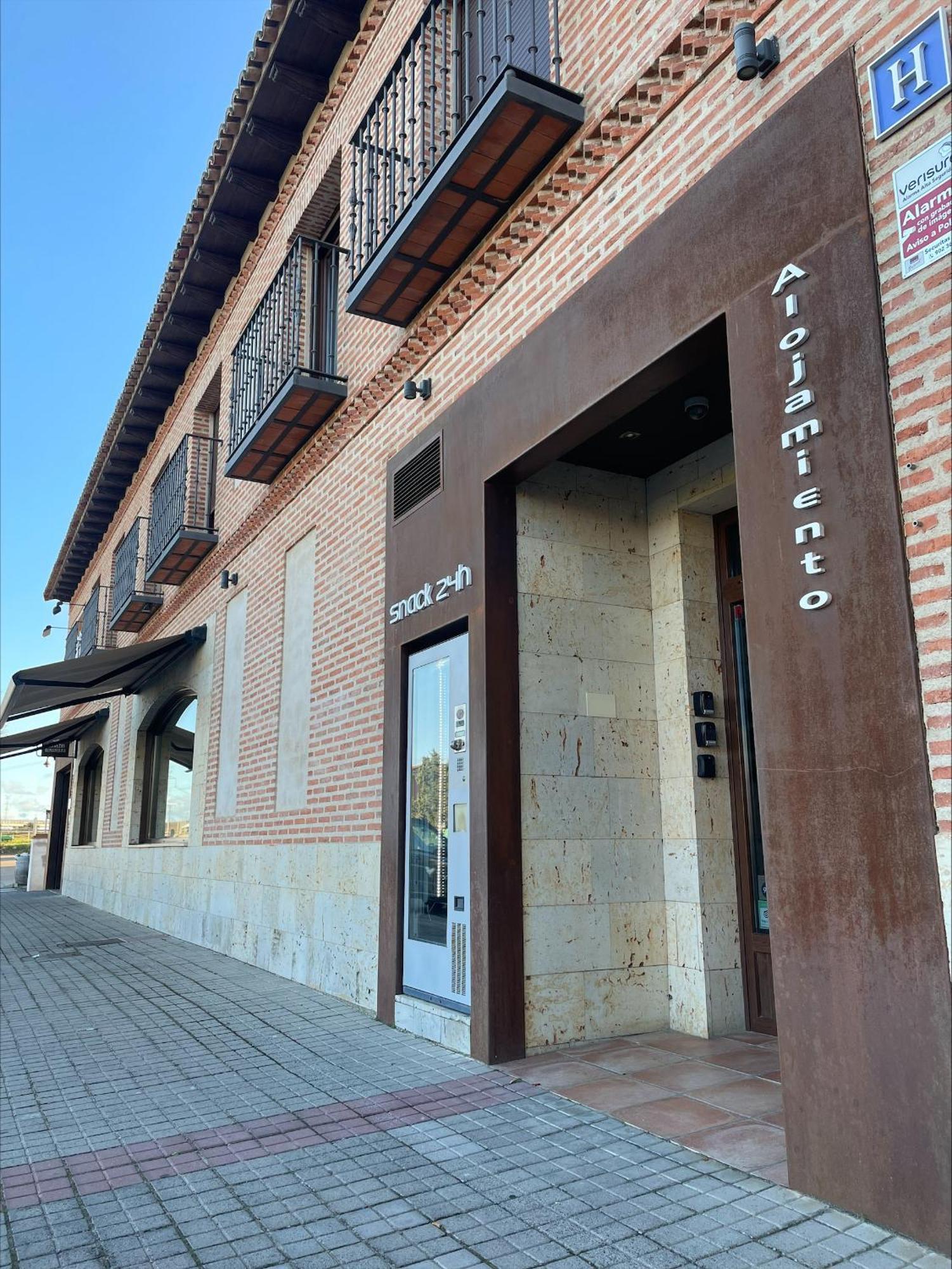 Готель Casa Lola Руеда Екстер'єр фото